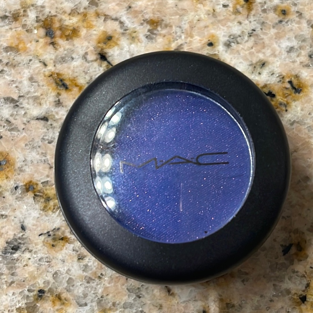 New MAC Cosmetics Eyeshadow Climate Blue (velvet)
